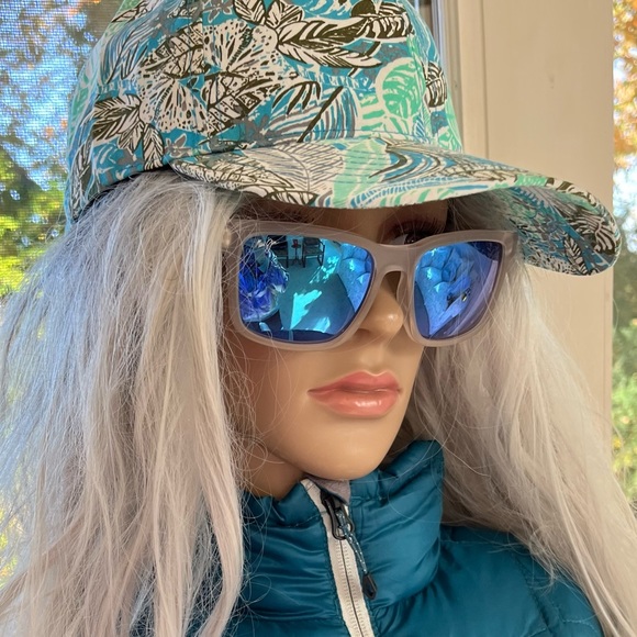 Blue Hat - Picture 3 of 4